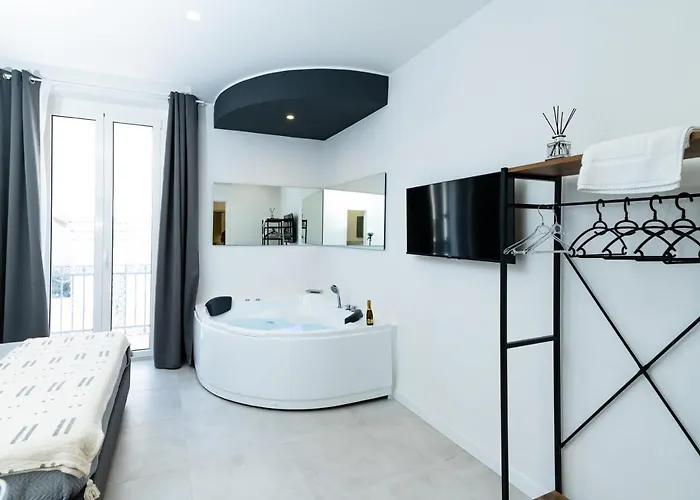 Hôtel Jacuzzi: Pane E Pomodoro
